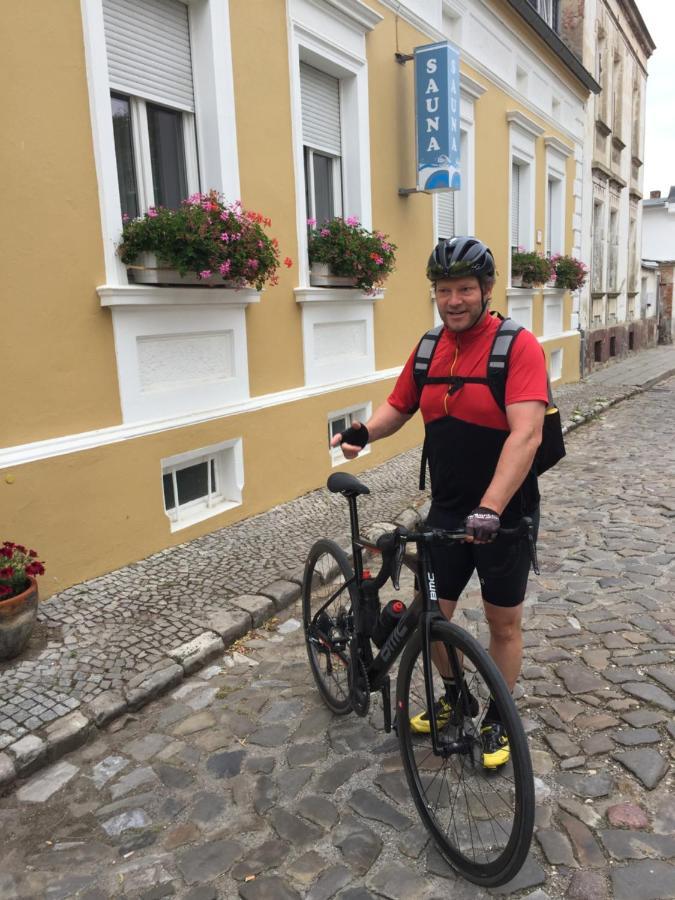 Pension & Sauna Am Lorenz Calbe Eksteriør bilde