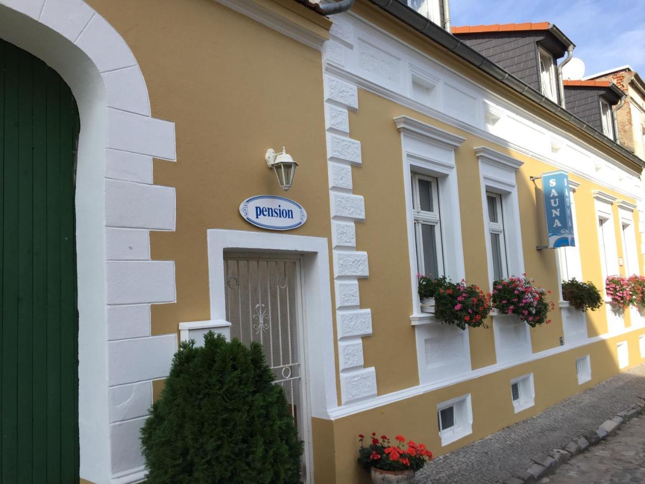 Pension & Sauna Am Lorenz Calbe Eksteriør bilde